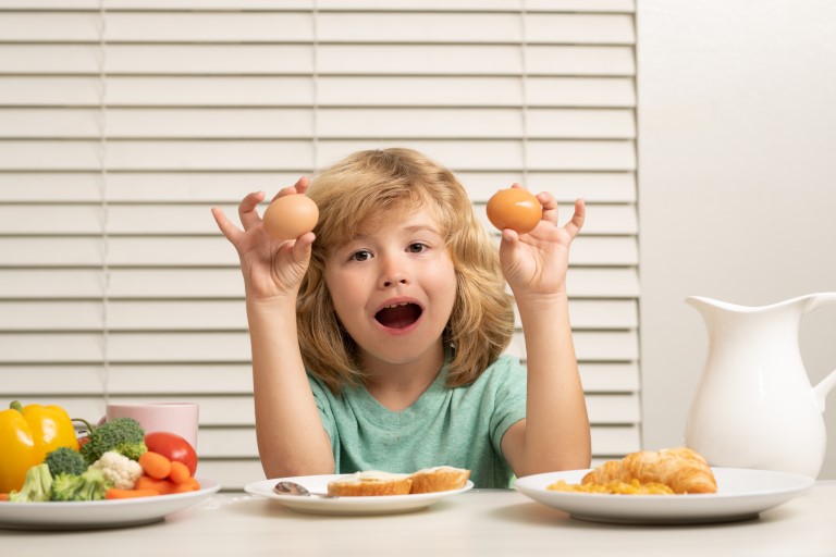 Jak wspierać rozwój dziecka? Poznaj sekret właściwej diety